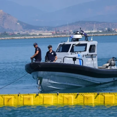 Καταδίωξη σκάφους με 14 μετανάστες στην Σάμο - Συνελήφθη ο φερόμενος διακινητής