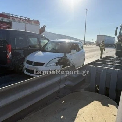 Σφοδρό τροχαίο με δύο τραυματίες στα διόδια Θήβας - Απεγκλωβίστηκε οδηγός