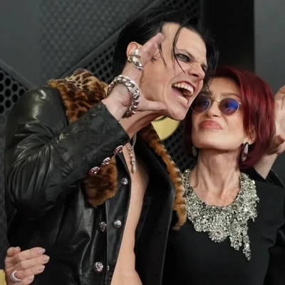 Ένταλμα σύλληψης για 52χρονη stalker του Yungblud – Παραβίασε τους περιοριστικούς όρους