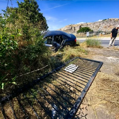 Σφοδρό τροχαίο με πέντε τραυματίες στην Αργολίδα – Αυτοκίνητο «καρφώθηκε» σε μάντρα