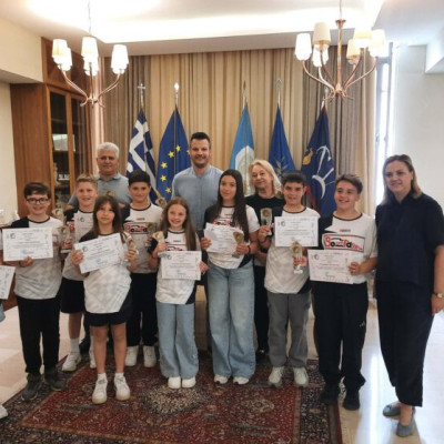 Πρώτη θέση για την ομάδα «BoomFasters» του 20ου Δημοτικού Σχολείου στον διαγωνισμό Stem Racing Ελλάδος 2025.