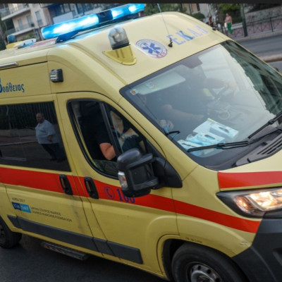Σοβαρό τροχαίο στην Πατησίων με δύο τραυματίες: Συγκρούστηκαν 3 ΙΧ με δύο μοτοσικλέτες