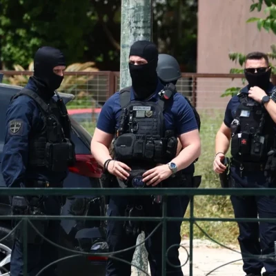 Καλλιθέα: Μεθυσμένος ο δράστης πυροβόλησε τη γυναίκα με όπλο ούζι - Το σκηνικό μέσα σε μπαρ