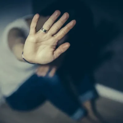 Γερμανία: 59χρονη κατηγορεί τον πρώην σύντροφό της ότι τη νάρκωνε και τη βίαζε επί χρόνια