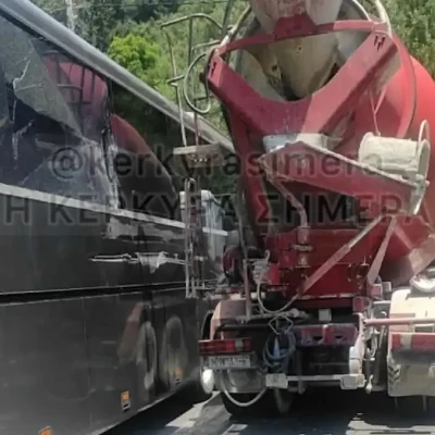 Τροχαίο στην Κέρκυρα: Λεωφορείο με τουρίστες συγκρούστηκε με μπετονιέρα