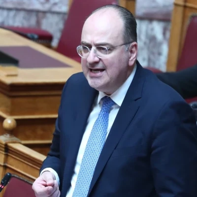 Μετά την χαριστική βολή από την Ντόρα Μπακογιάννη παραιτήθηκε ο Μακάριος Λαζαρίδης