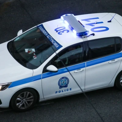 Συνελήφθη 66χρονος στη Νίκαια: Στο σπίτι του βρέθηκαν όπλα, τέιζερ και φυσίγγια