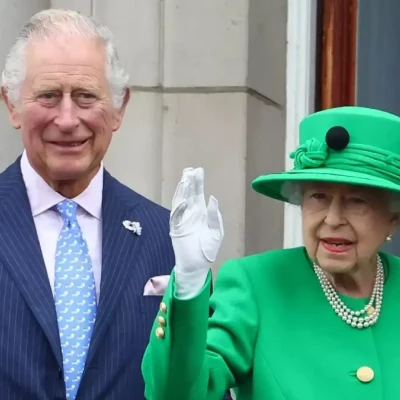 Ελισάβετ: Ο Κάρολος και η Καμίλα στο Βρετανικό Μουσείο για τα 100 χρόνια από τη γέννηση της βασίλισσας