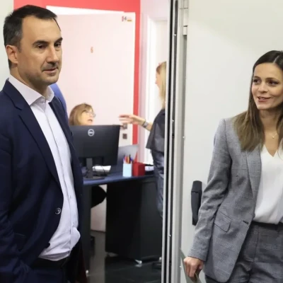 «Αξιωματική αντιπολίτευση» οι ανεξάρτητοι μετά τη διάλυση της ΝΕΑΡ - «Καραμπόλες» στη Βουλή
