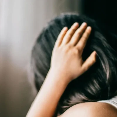 Καταδικάστηκε μητέρα που κακοποιούσε επί χρόνια την ανήλικη κόρη της στη Ρόδο