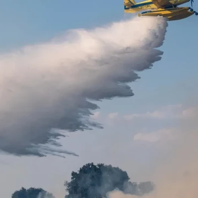Φωτιά στη Μεγαλόπολη Αρκαδίας - Επιχειρούν και τρία αεροσκάφη