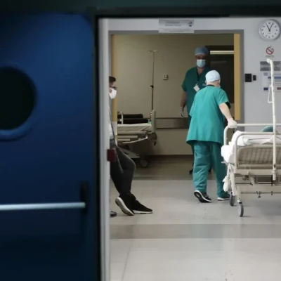 Στο νοσοκομείο ανήλικος μετά από συμπλοκή στο κέντρο των Ιωαννίνων – Τρεις συλλήψεις