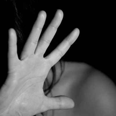 Απειλούσε τη σύντροφό του στον Βόλο - «Θα σου ανοίξω το κεφάλι με την τσάπα»