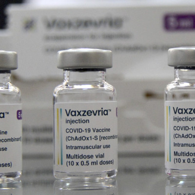 H AstraZeneca “χτυπάει” τη Bristol Myers Squibb με τον καρκίνο στο επίκεντρο