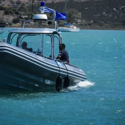 Βυθίστηκε σκάφος στη Χαλκιδική - Κολυμπώντας βγήκαν στην ακτή οι πέντε επιβάτες