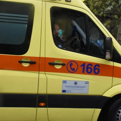 Σοβαρό τροχαίο με ανατροπή αυτοκινήτου σε κεντρικό δρόμο της Χαλκίδας
