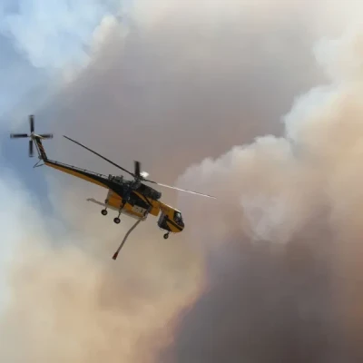 Σύγκρουση πυροσβεστικών ελικοπτέρων στην Ψάθα: Νεκροί Δανός χειριστής και Έλληνας συντονιστής