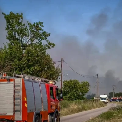 Φωτιά στη Σητεία πάνω από την Αγία Τριάδα – Ισχυροί άνεμοι στην περιοχή