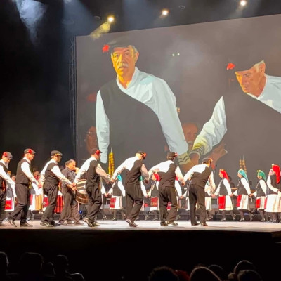 Η μουσικοχορευτική παράσταση στο Christmas Theater Αφιερωμένη στον χοροδιδάσκαλο Κουλιάλη Νικόλαο