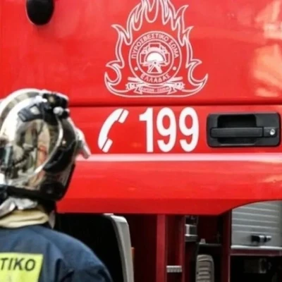 Φωτιά σε οροφή Γυμνασίου στην Αρτέμιδα – Σε εξέλιξη η επιχείρηση κατάσβεσης