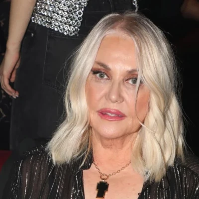 Βαρύ πένθος για τη Ρούλα Κορομηλά – Έφυγε από τη ζωή ο πατέρας της