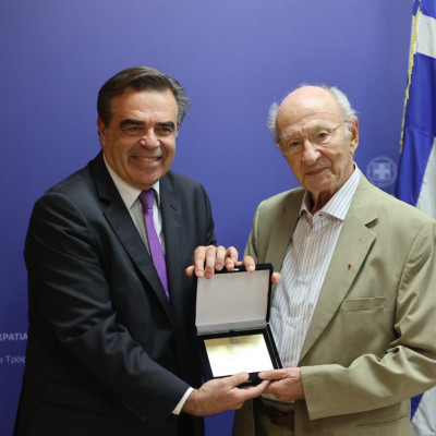 Ο Μαργαρίτης Σχοινάς τίμησε τον Άγγελο Ζαχαρόπουλο για τη διαχρονική προσφορά του στην ελληνική γεωργία