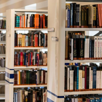 Αυξήθηκαν οι δανεισμοί βιβλίων στις δημόσιες, δημοτικές και παιδικές βιβλιοθήκες το 2025