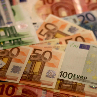Προϋπολογισμός Πρωτογενές πλεόνασμα 5,7 δισεκατομμύρια – Στα 42,9 δισ. ανήλθαν τα έσοδα από φόρους