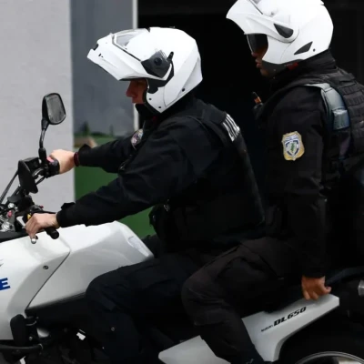Ομόνοια: 33χρονος είχε κρύψει κοκαΐνη κάτω από λεβιέ οχήματος - Δύο συλλήψεις