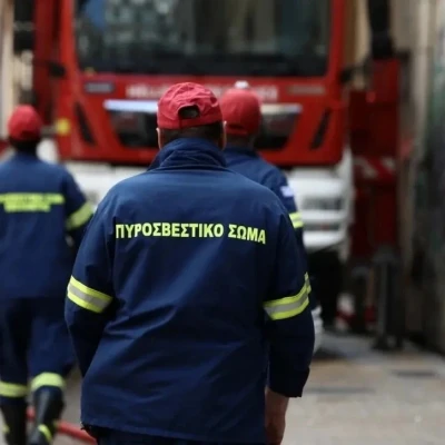Κακοκαιρία: Ένας άνδρας και μια γυναίκα απεγκλωβίστηκαν από όχημα στα Πολιτικά της Εύβοιας