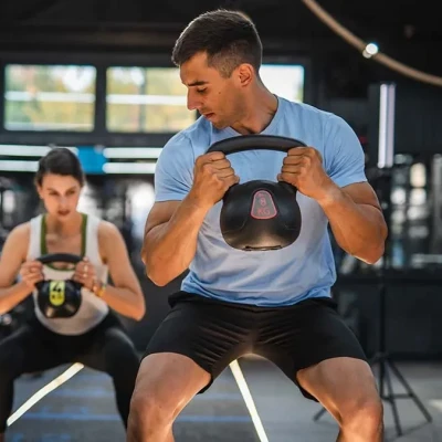 Η άσκηση που προτείνει μια personal trainer για δύναμη και ισορροπία μετά τα 60