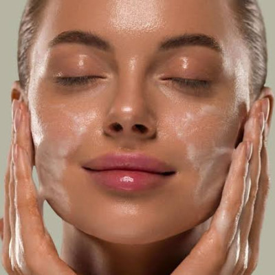 Skin Flooding: Η hot τάση περιποίησης που χαρίζει την απόλυτη ενυδάτωση στο πρόσωπο Σοφία Ιωάννου