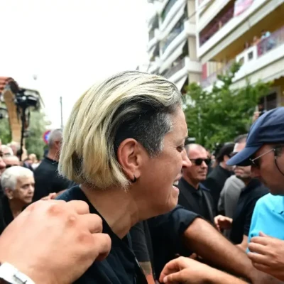 Γιώργος Μαζωνάκης: «Δεν το χωράει το μυαλό μου, ζητάμε την παραδειγματική τιμωρία των γιατρών», λέει η αδερφή του Μαρία