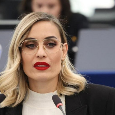 Η Ελεονώρα Μελέτη ζητά τη προστασία των δημιουργών από τις προκλήσεις της Τεχνητής Νοημοσύνης