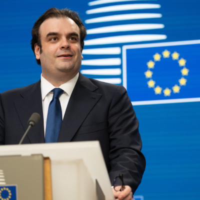 Κυριάκος Πιερρακάκης: «Να προστατεύσουμε νοικοκυριά και επιχειρήσεις που βιώνουν το κόστος της ενεργειακής κρίσης»  Ο Υπουργός Εθνικής Οικονομίας και Οικονομικών και Πρόεδρος του Eurogroup Κυριάκος Πιερρακάκης, προσερχόμενος στη συνεδρίαση του Eurogroup