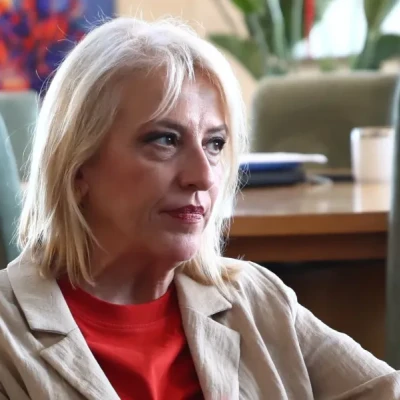 Ρένα Δούρου: «Εμείς εκφράζουμε τα λαϊκά στρώματα, τις μικρομεσαίες επιχειρήσεις»