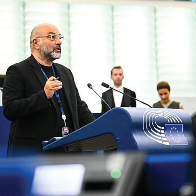 Ο Σάκης Αρναούτογλου ζητά απαντήσεις για τον εμβολιασμό και πλήρη αποζημίωση των κτηνοτρόφων