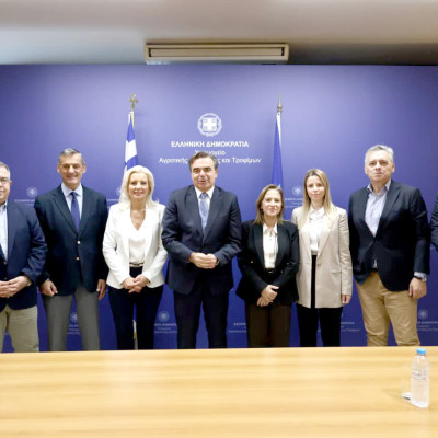 Συνάντηση Σχοινά με τις 7 Αποκεντρωμένες Διοικήσεις: Στο επίκεντρο η αποτελεσματικότερη άσκηση των κρατικών αρμοδιοτήτων στον πρωτογενή τομέα