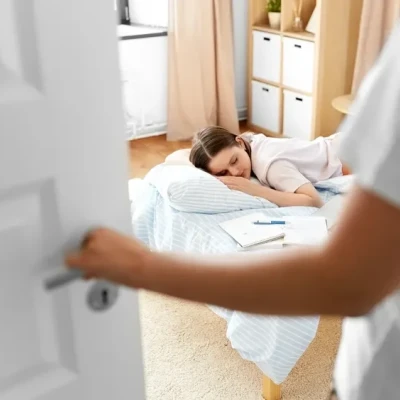 Τι αποκαλύπτει για την προσωπικότητά σας η επιθυμία να κοιμάστε με κλειστή πόρτα