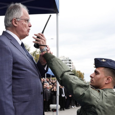 Συνομιλία του Προέδρου της Δημοκρατίας με τον Κυβερνήτη του F-16 «ΖΕΥΣ» στην παρέλαση της Θεσσαλονίκης