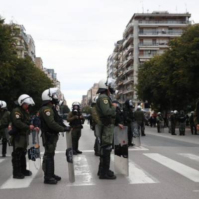 Θεσσαλονίκη: Ένταση στο κέντρο κατά τη διάρκεια συγκέντρωσης διαμαρτυρίας για την εκδήλωση Κασιδιάρη