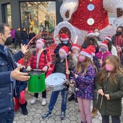 Τα παιδιά των ΚΔΑΠ της Κ.Ε.ΔΗ.Σ.: Είπαν τα κάλαντα στον Δήμαρχο