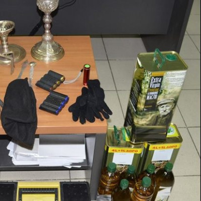 Διέρρηξαν 14 εκκλησίες: Τους πέρασαν χειροπέδες αστυνομικοί