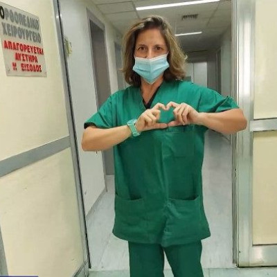 Κοροναϊός – «Καταπίνω τον θυμό μου για να τούς συμπαρασταθώ» – Συγκλονίζει η νοσηλεύτρια που έγινε viral